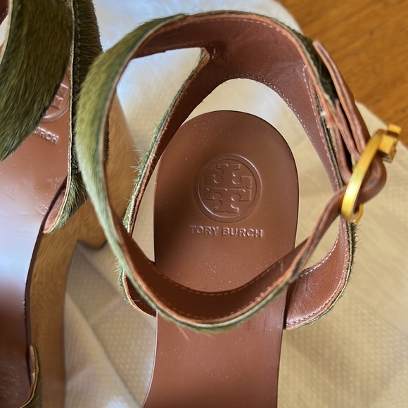 Tory Burch Camilla Calf Hair Wooden Platform Sandal - Picture 5 of 7